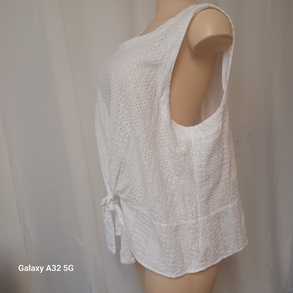 LIZ CLAIBORNE SIZE XXL. White Sleeveless Top - Picture 10 of 12